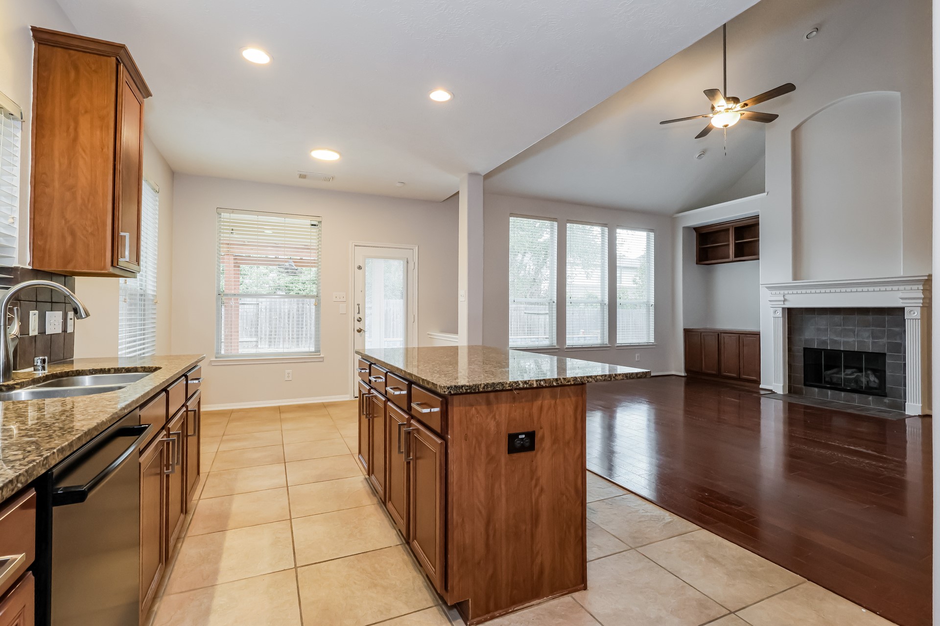 22 Frontera Circle Spring, TX 77382 - Photo 6 of 18