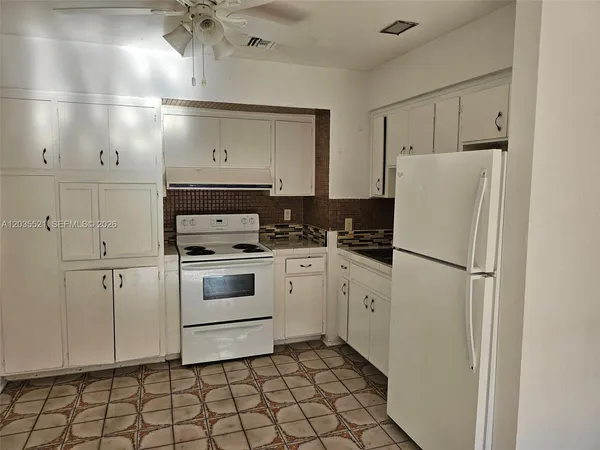 $1,700 | 709 Northeast 4th Ct., Unit 6, Hallandale Beach, FL 33009