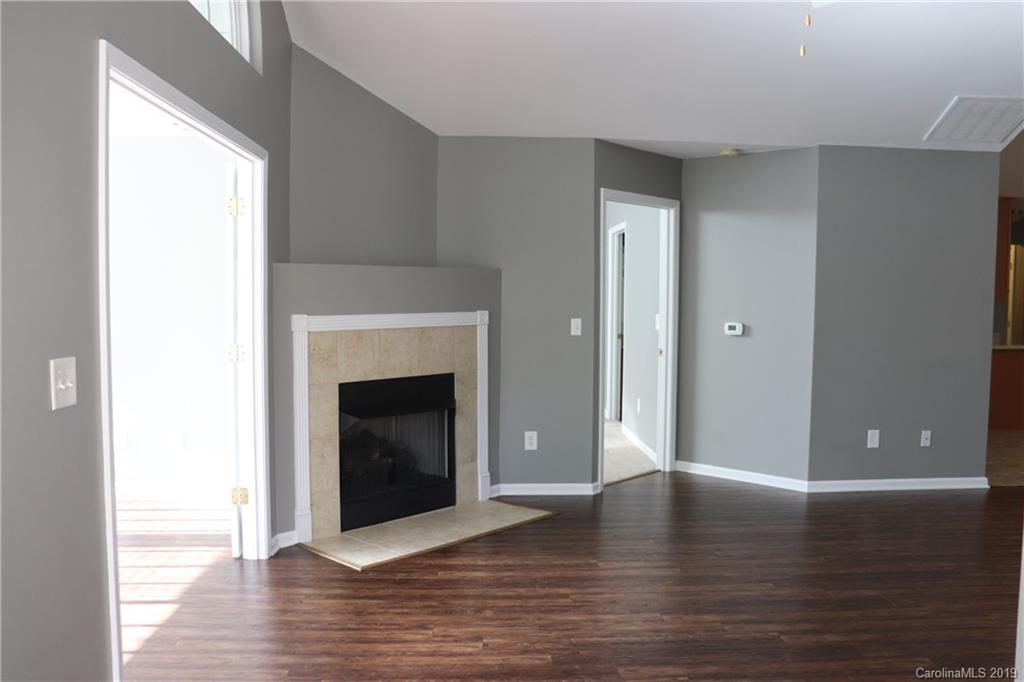786 Ledgestone Court Tega Cay, SC 29708 - Photo 3 of 27 Gallery Image 3
