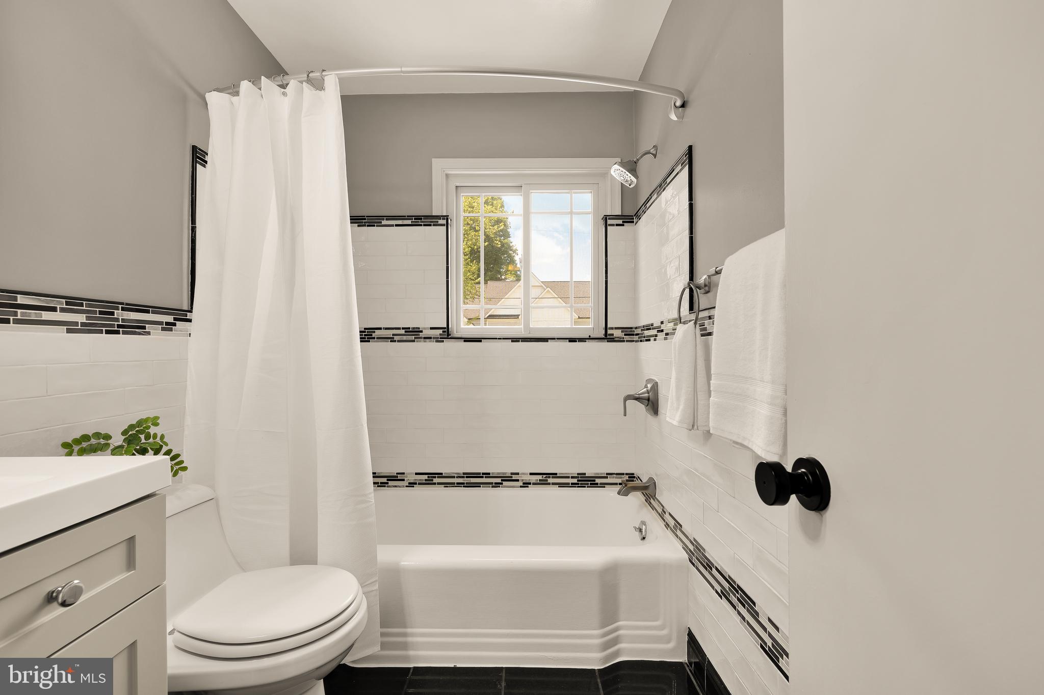 4717 Edgefield Road Bethesda, MD 20814 - Photo 21 of 32