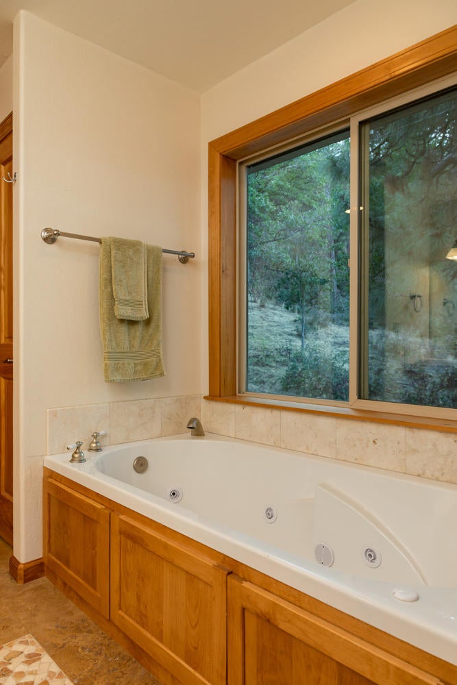6818 Cooper's Hawk Road Klamath Falls, OR 97601 - Photo 36 of 43 6818CoopersHawkRd.-37