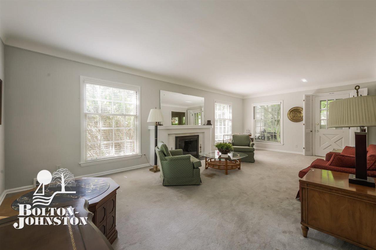 885 Hawthorne Road Grosse Pointe, MI 48236 - Photo 9 of 36 31349100-8.JPG