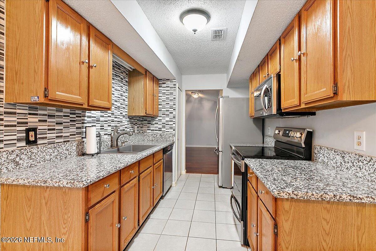 8461 Ivey Road Jacksonville, FL 32216 - Photo 5 of 20 05-Kitchen