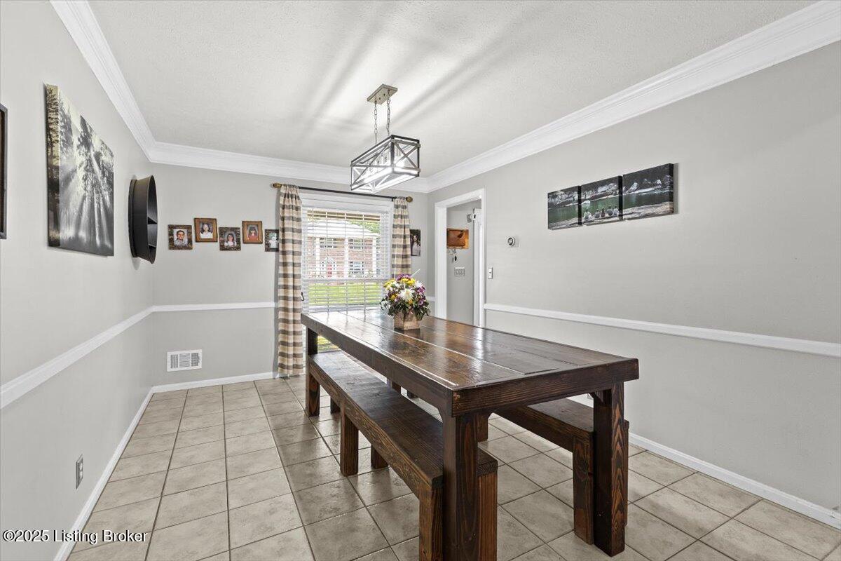 6609 Hollow Tree Road Louisville, KY 40228 - Photo 8 of 41 09-6609 Hollow Tree Rd-9