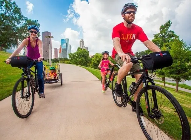 a view of entryway with seating space