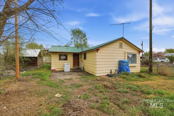 $199,900 | 150 3rd Street, Grand View, ID 83624