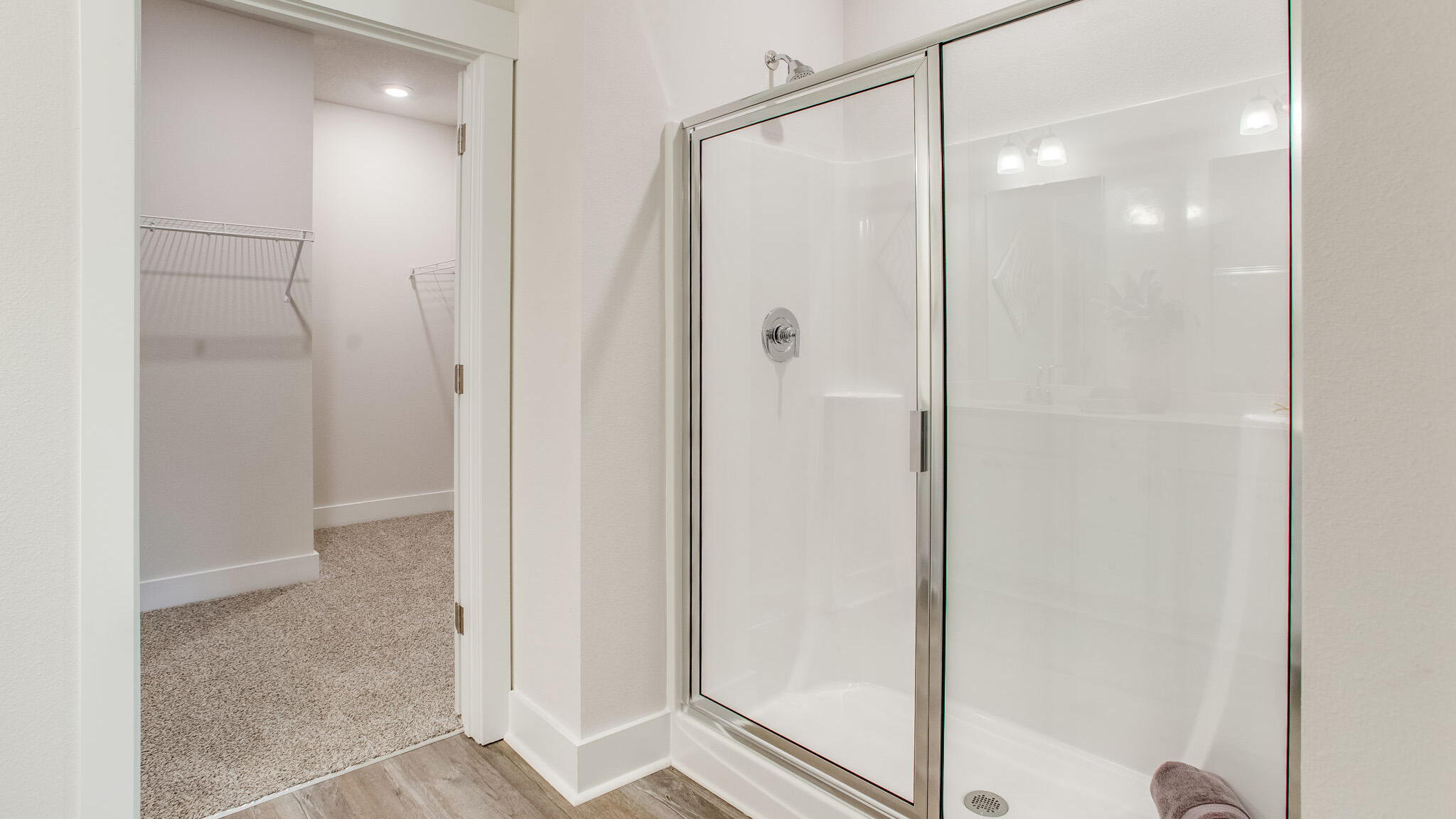 34 Foxtrail Run Freeport, FL 32439 - Photo 21 of 31 a view of a bathroom with a glass shower door
