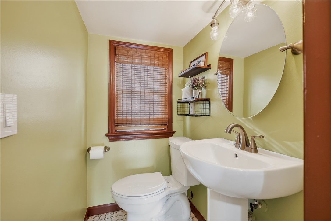 197 Barry Road Irondequoit, NY 14617 - Photo 12 of 42