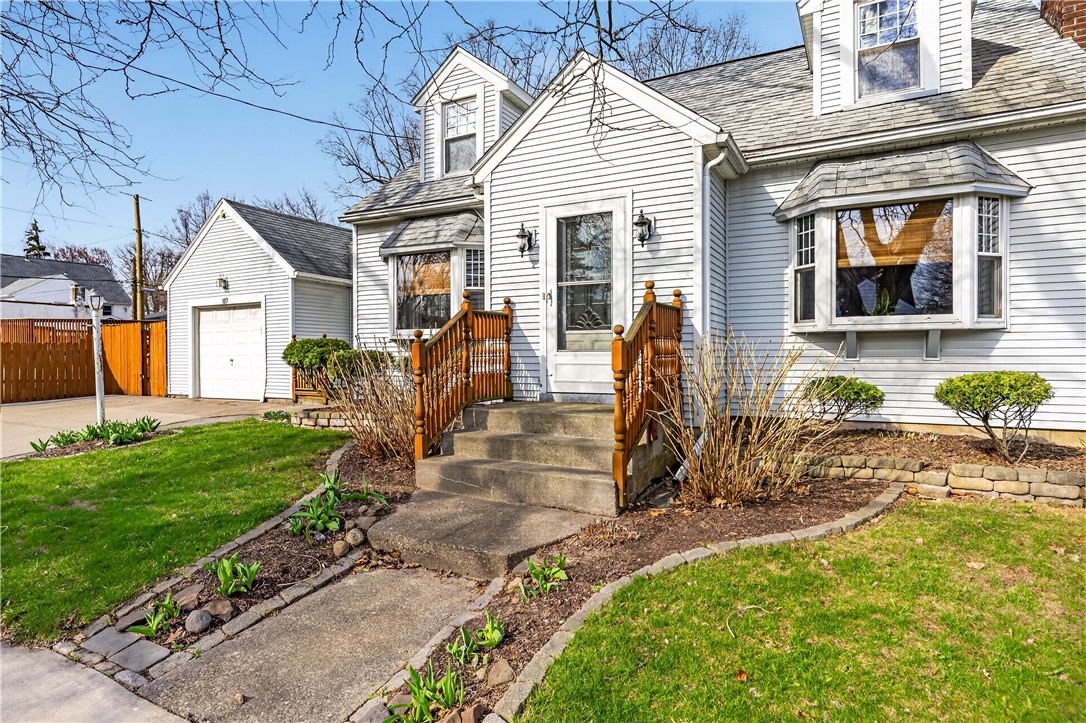 197 Barry Road Irondequoit, NY 14617 - Photo 3 of 42