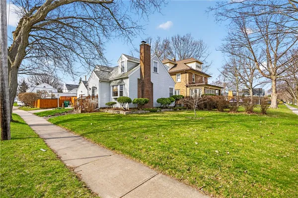 $209,900 | 197 Barry Road, Irondequoit, NY 14617