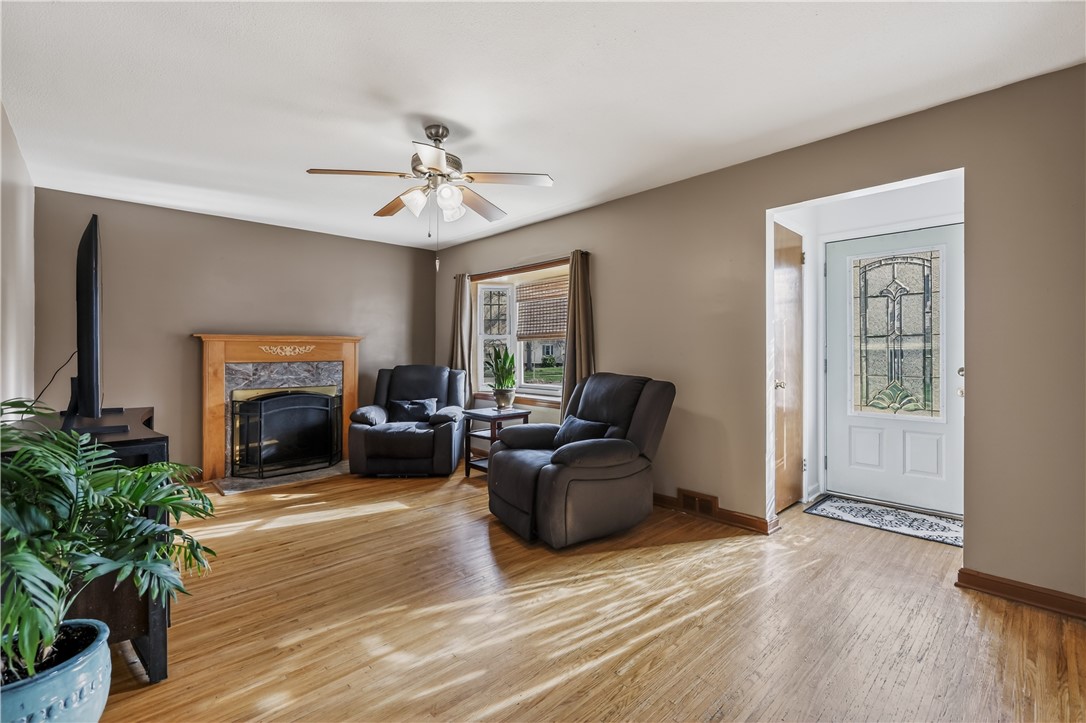 197 Barry Road Irondequoit, NY 14617 - Photo 4 of 42