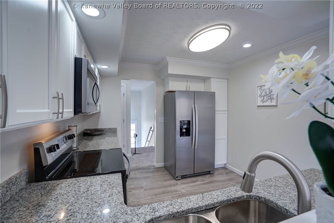 73 Hamill Road Huntington, WV 25701 - Photo 12 of 29 Gallery Image 12