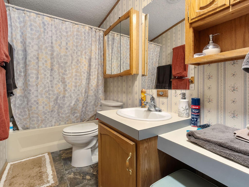 13779 Matney Road Klamath Falls, OR 97603 - Photo 25 of 26 PC170076