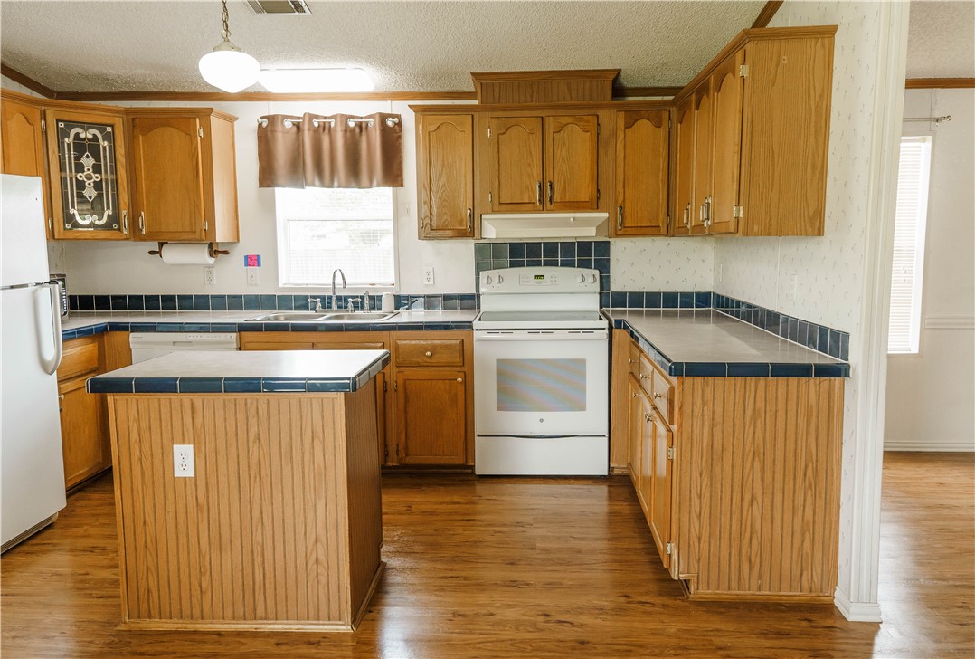207 Dunbar Street Refugio, TX 78377 - Photo 12 of 39 Nicely designed kitchen with center island