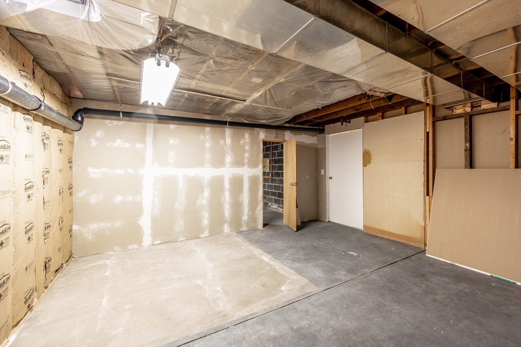 589 Allen Street Springfield, MA 01118 - Photo 36 of 42 Gallery Image 36