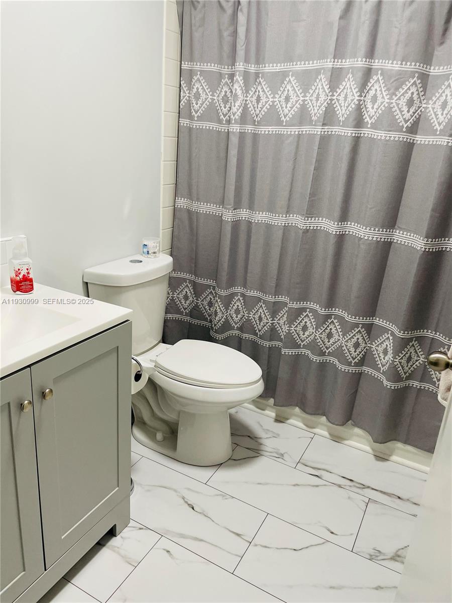 11527 Southwest 90th Terrace Miami, FL 33176 - Photo 13 of 20 a bathroom with a toilet and a sink