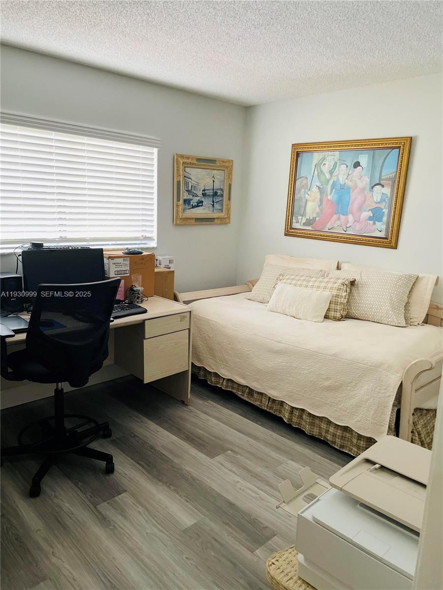 11527 Southwest 90th Terrace Miami, FL 33176 - Photo 15 of 20 a bedroom with a bed and a desk