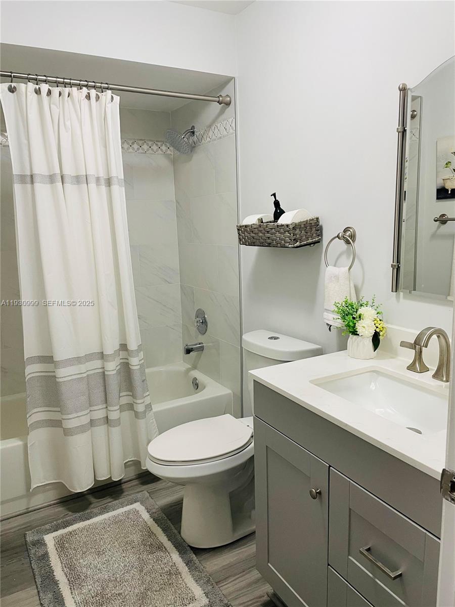 11527 Southwest 90th Terrace Miami, FL 33176 - Photo 8 of 20 a bathroom with a sink toilet and shower