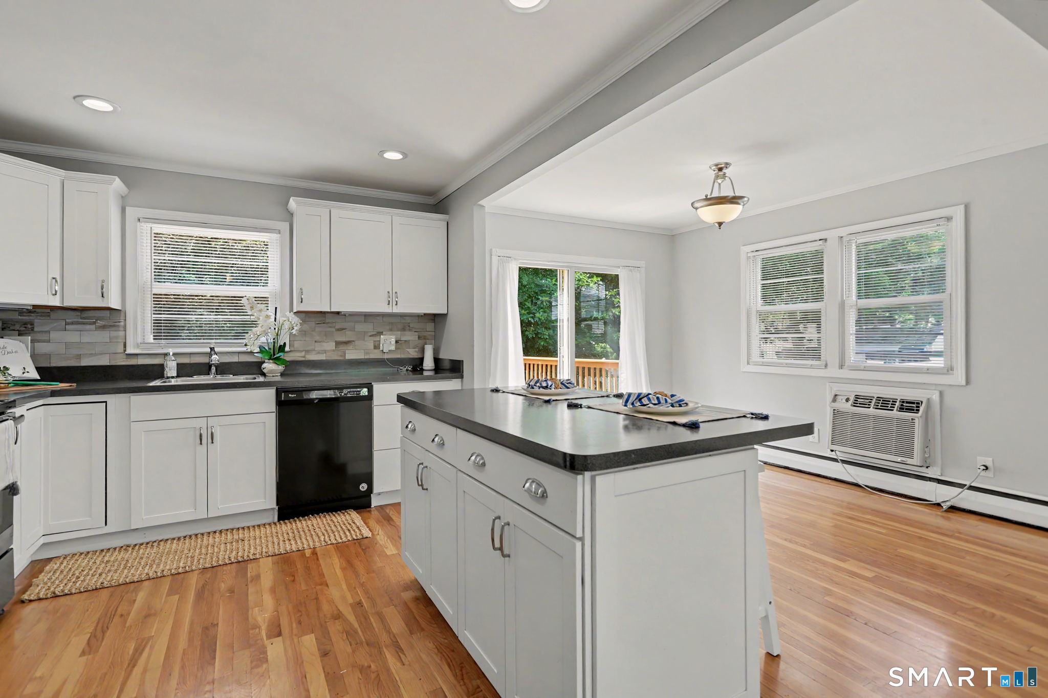 143 Ranch Drive Bridgeport, CT 06606 - Photo 11 of 32