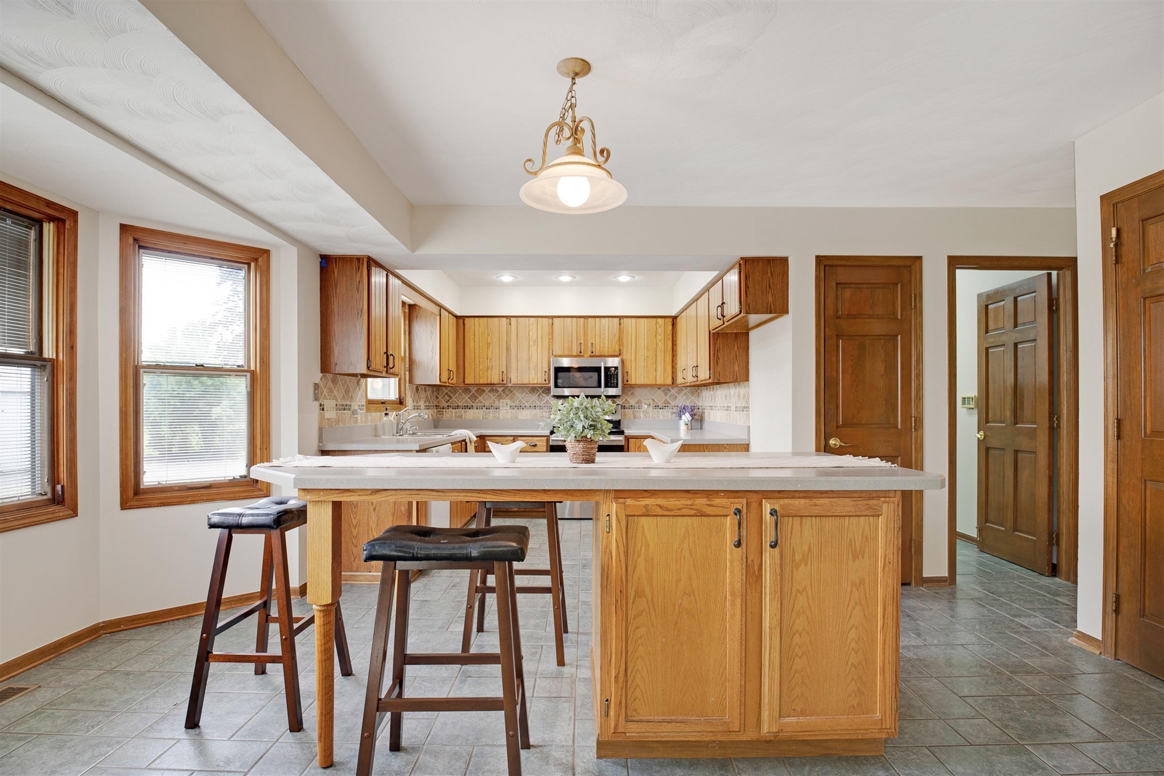 8027 Roberts Road Hilliard, OH 43026 - Photo 12 of 60