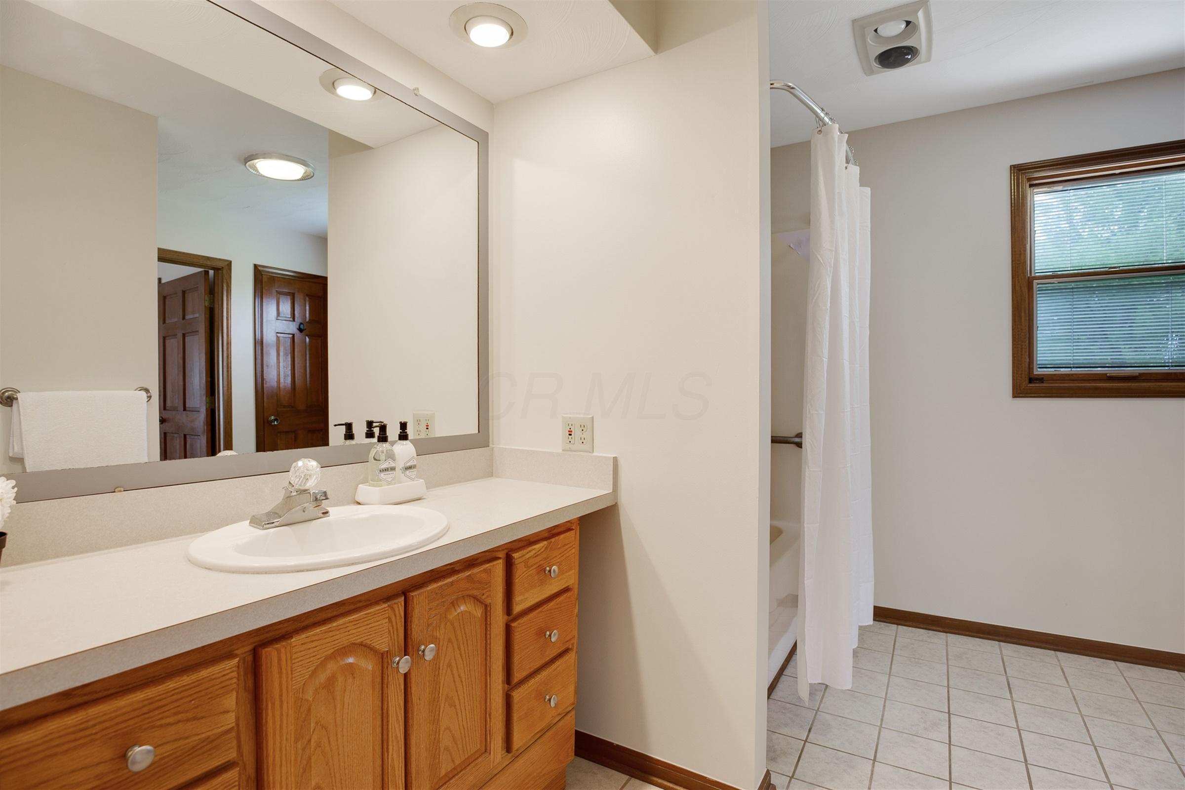 8027 Roberts Road Hilliard, OH 43026 - Photo 19 of 60