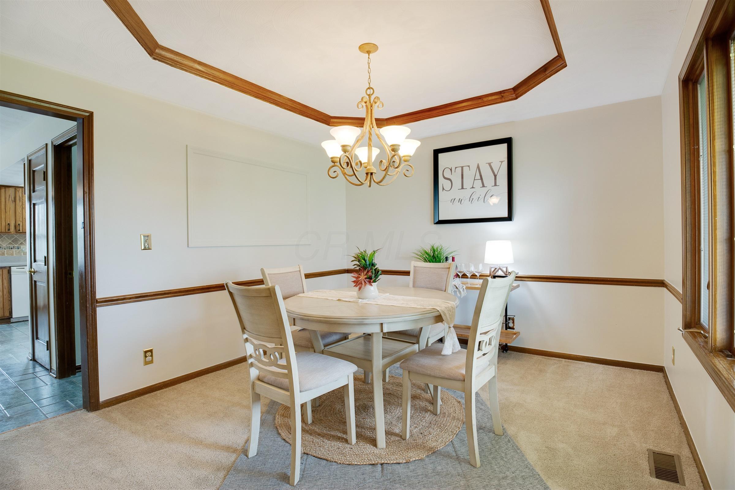 8027 Roberts Road Hilliard, OH 43026 - Photo 4 of 60
