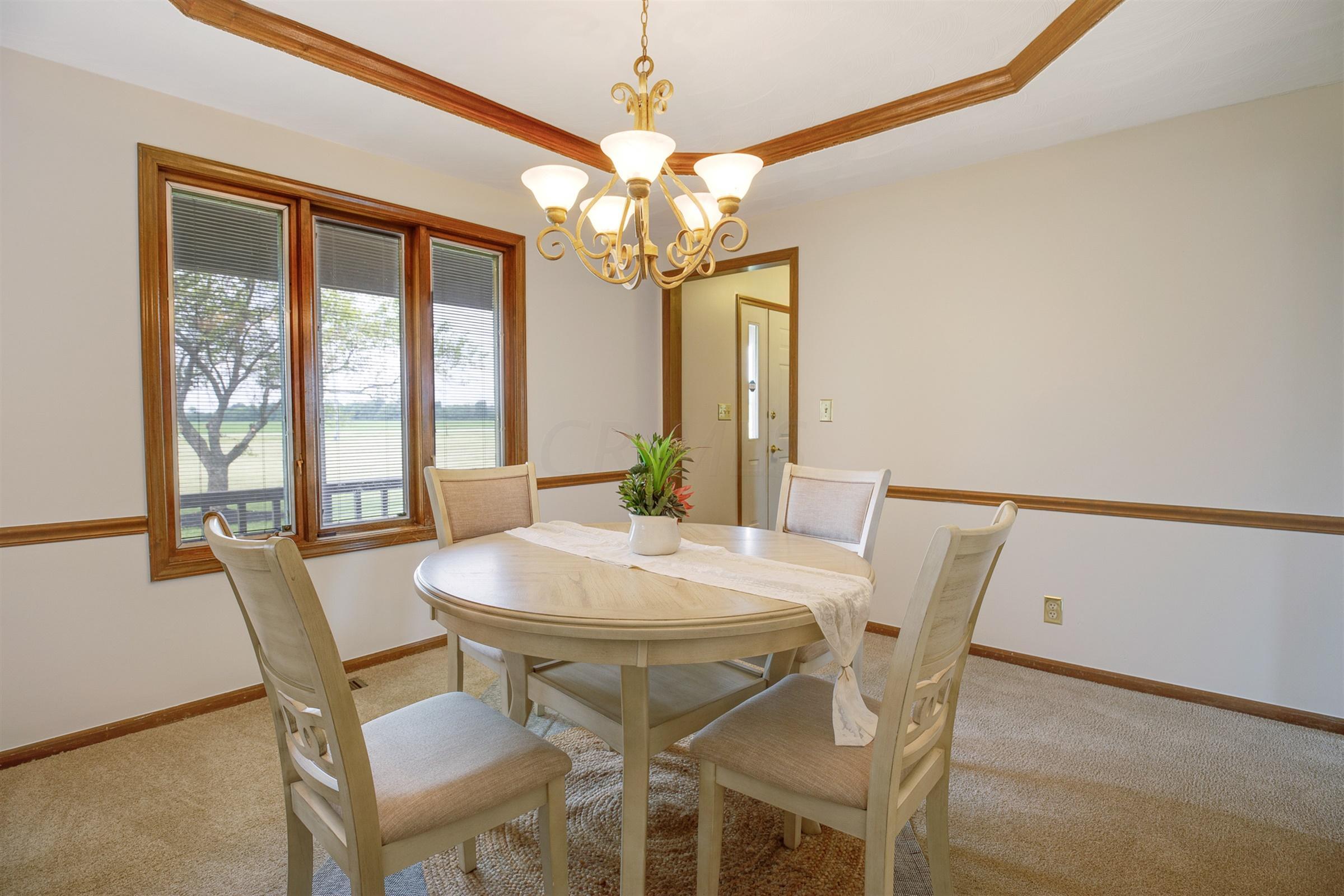 8027 Roberts Road Hilliard, OH 43026 - Photo 5 of 60