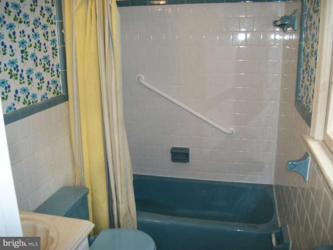 6714 Robinia Road Temple Hills, MD 20748 - Photo 4 of 7 Bath