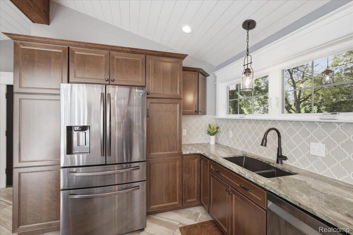 1360 Hemmeter Road Saginaw, MI 48638 - Photo 14 of 55 Excellent kitchen storage