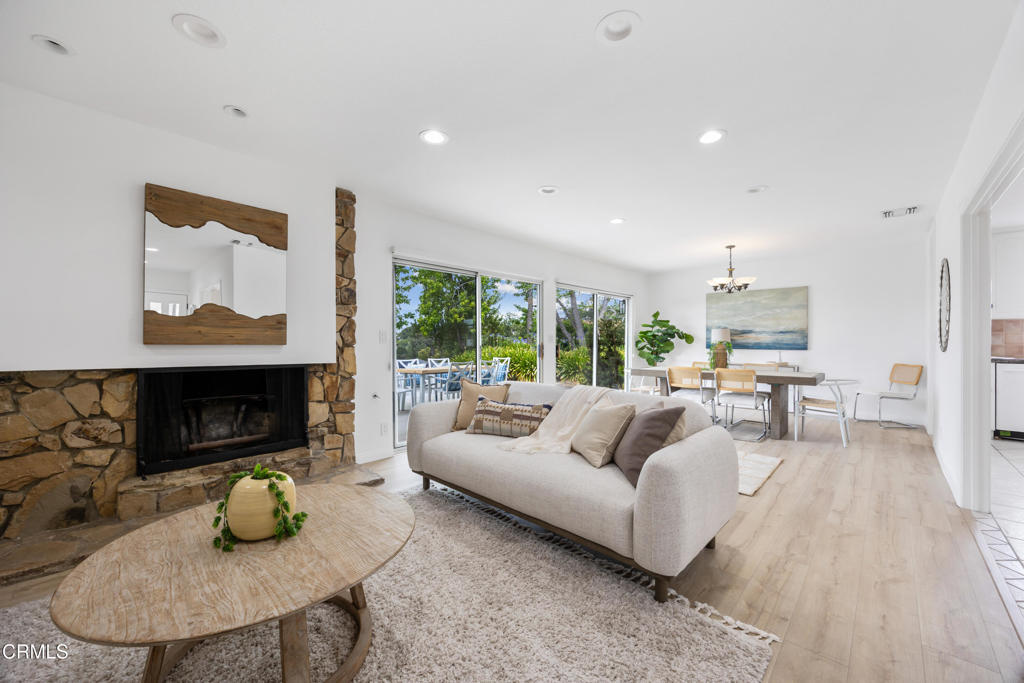 7015 Charrick Place Tujunga, CA 91042 - Photo 8 of 41 7015 Charrick-8