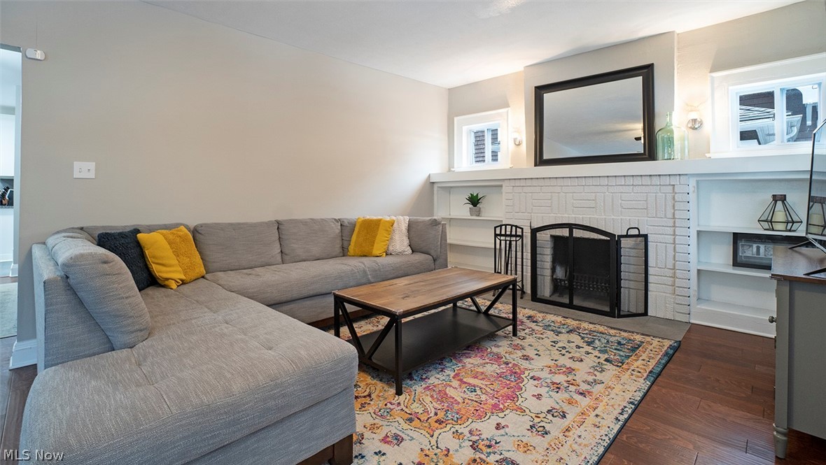2578 Queenston Road Cleveland Heights, OH 44118 - Photo 2 of 27 Living Room with woodburning fireplace