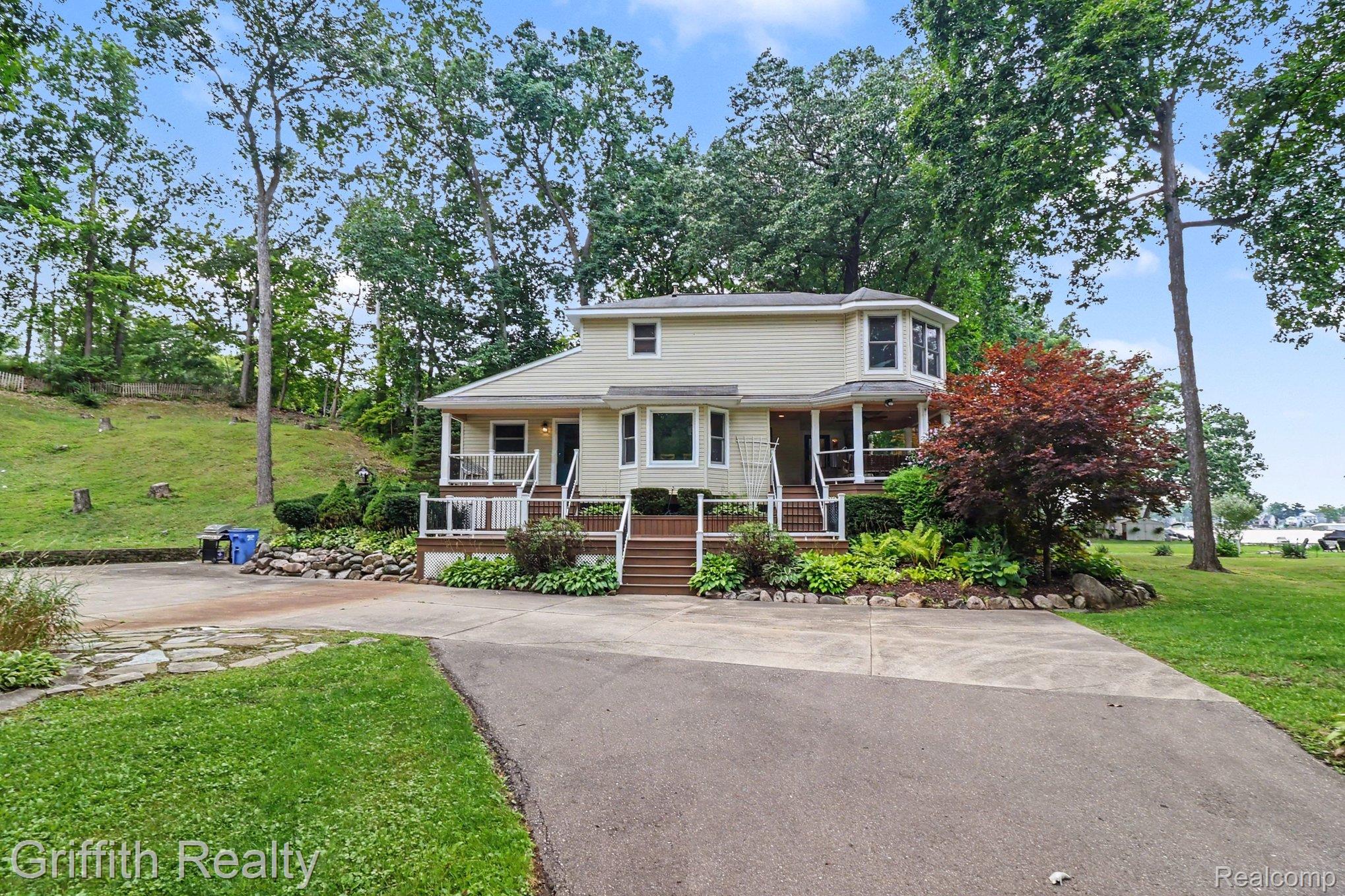 4550 Clifford Road Brighton, MI 48116 - Photo 3 of 47 002_file_2934.jpg