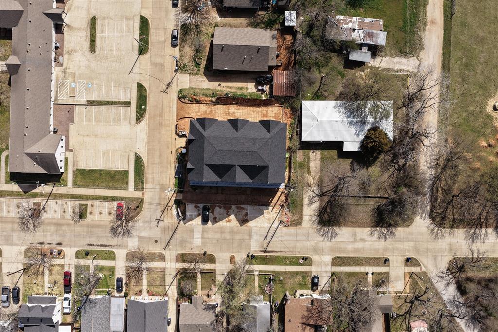 303 West Oak Street Mansfield, TX 76063 - Photo 7 of 37