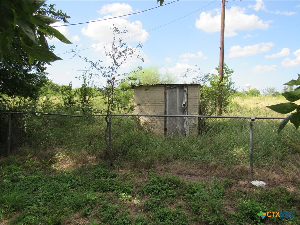 3021 Shanklin Road Belton, TX 76513 - Photo 9 of 12 a backyard of a house with lots of green space