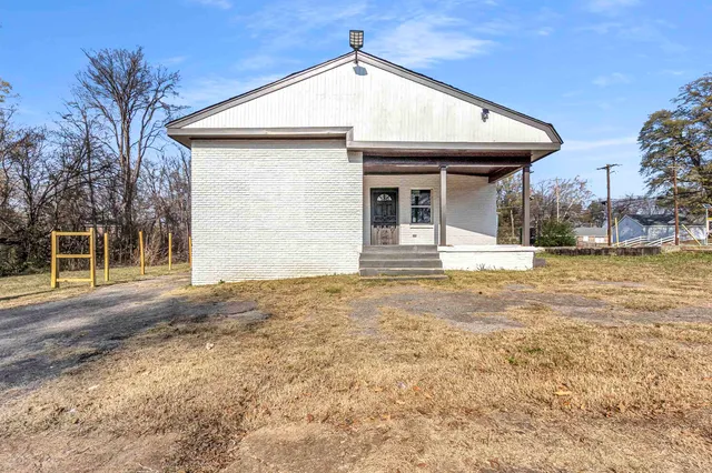 a living room with furniture ceiling fan and a rug