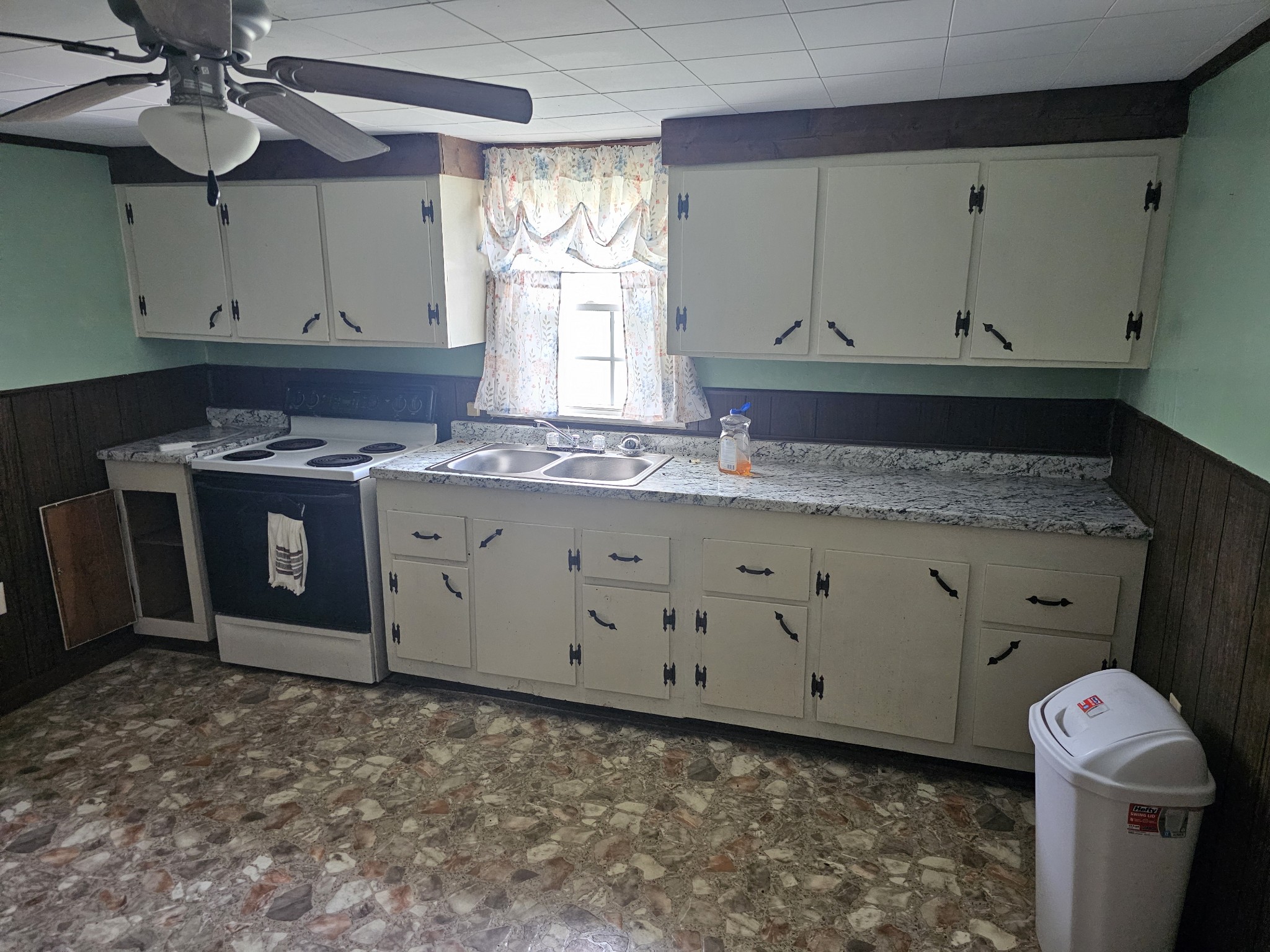 219 Vines Circle Loretto, TN 38469 - Photo 3 of 10