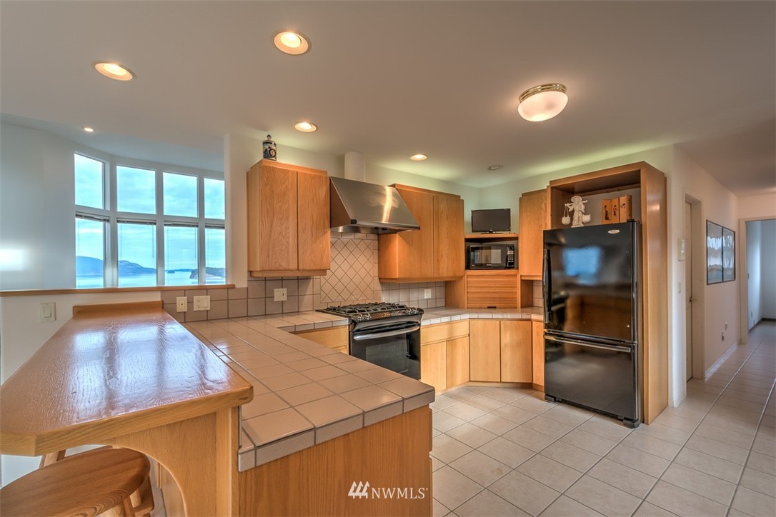 3102 Georgia Place Anacortes, WA 98221 - Photo 3 of 25