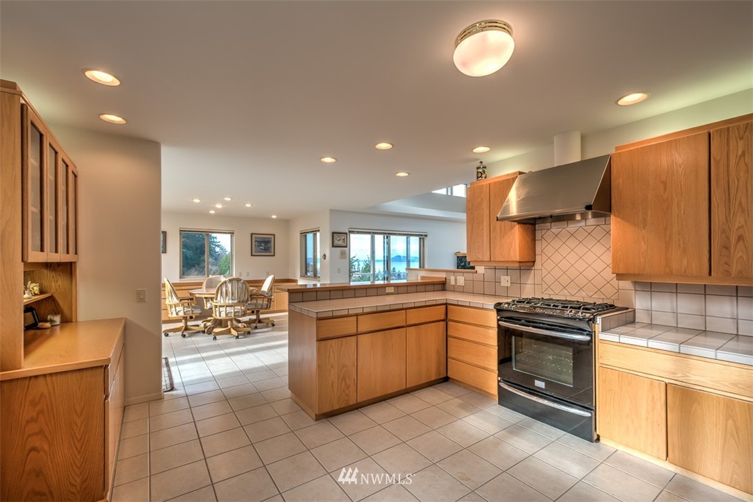3102 Georgia Place Anacortes, WA 98221 - Photo 4 of 25