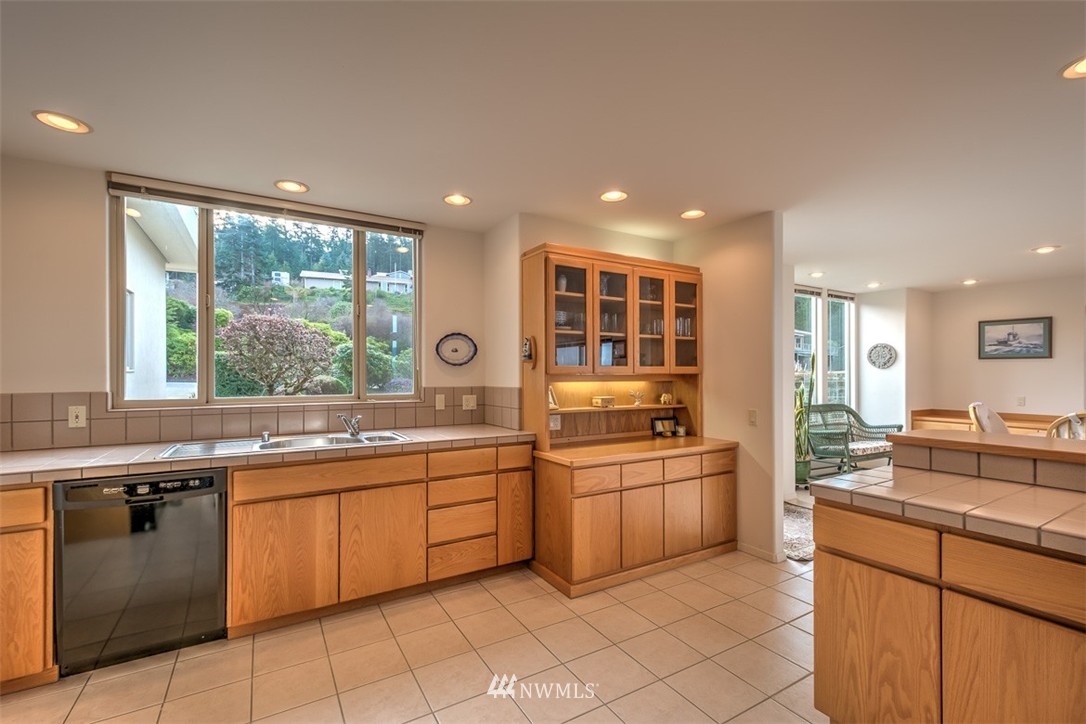 3102 Georgia Place Anacortes, WA 98221 - Photo 5 of 25
