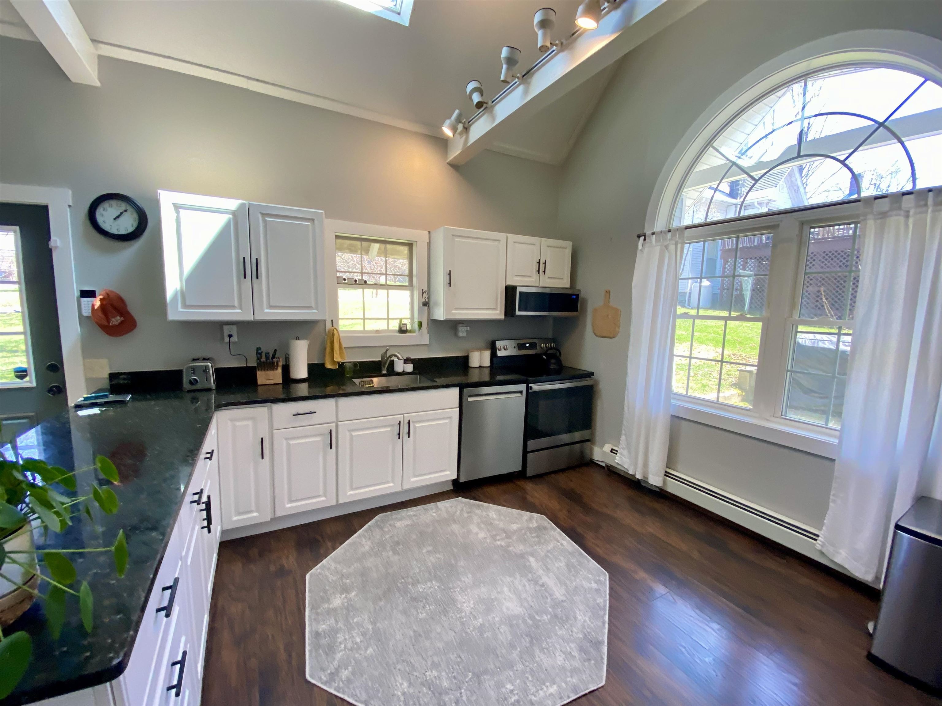 2254 Main Street Bethlehem, NH 03574 - Photo 5 of 21