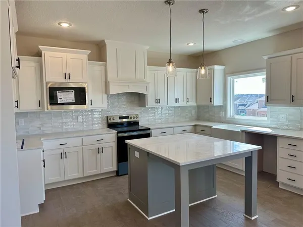 $679,950 | 23827 West 59th Terrace, Shawnee, KS 66226