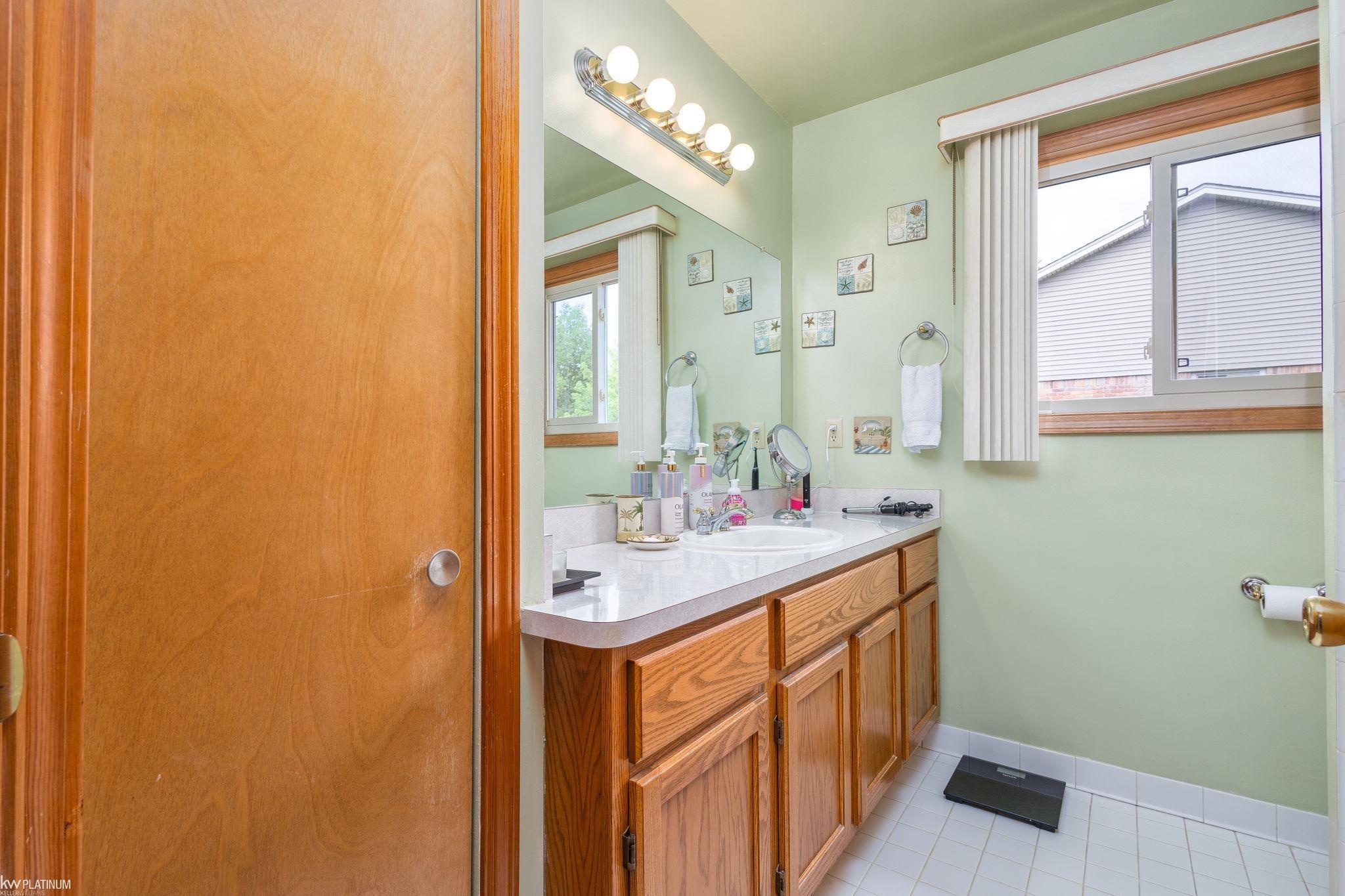 518 Lexington Drive Rochester, MI 48307 - Photo 28 of 58 50176739-63a8afa7-7875-442e-a372-cf892f5d2cfe.JPG