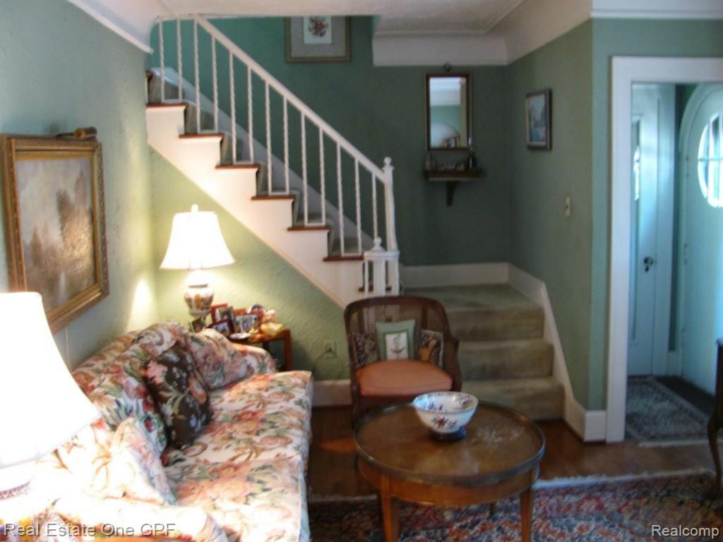 120 Mapleton Road Grosse Pointe, MI 48236 - Photo 12 of 24 12 IMG_1605.jpg
