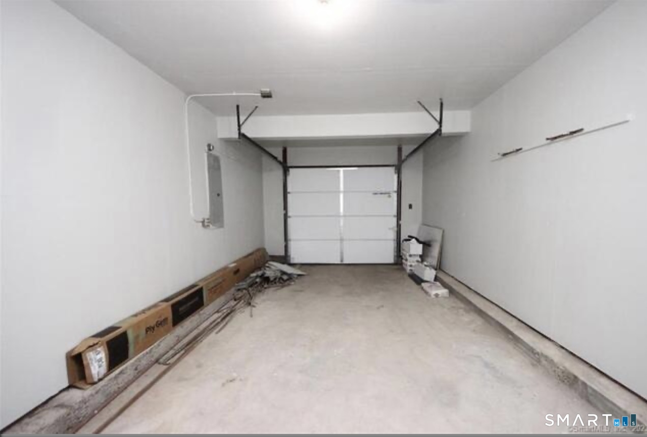 5 Griffith Road Greenwich, CT 06878 - Photo 23 of 34 Attached Garage with automatic opener & direct kitchen access