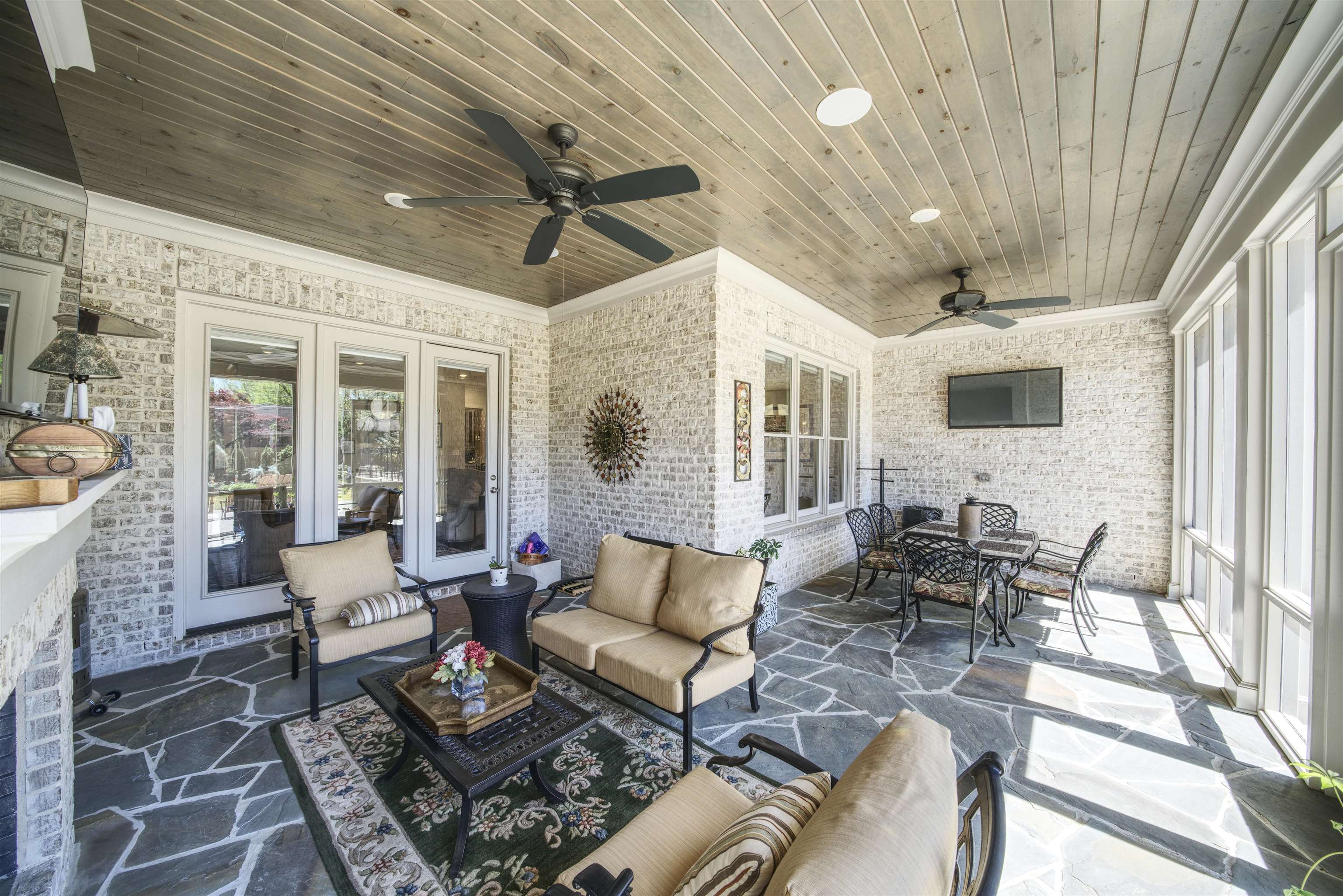 5293 Cole Road Memphis, TN 38120 - Photo 30 of 40 a living room with furniture and a large window