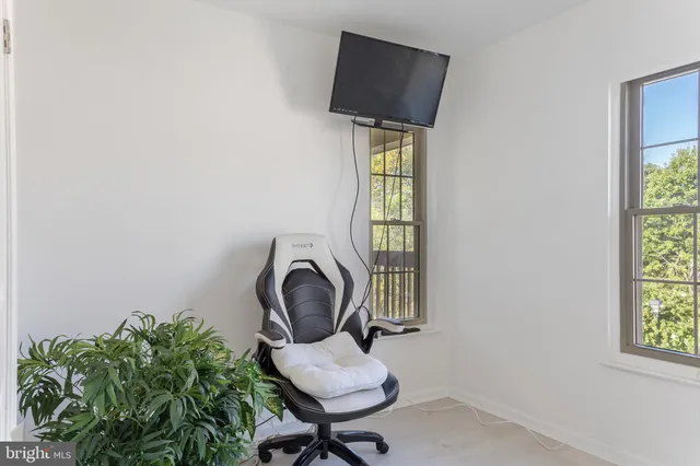 $137,500 | 8 Cloverwood Court, Unit 303, Essex, MD 21221