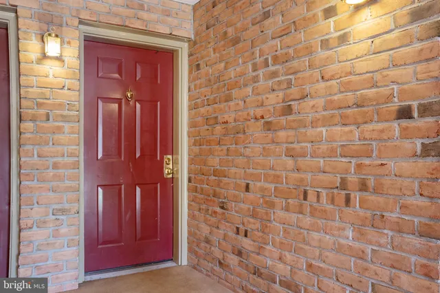 $137,500 | 8 Cloverwood Court, Unit 303, Essex, MD 21221