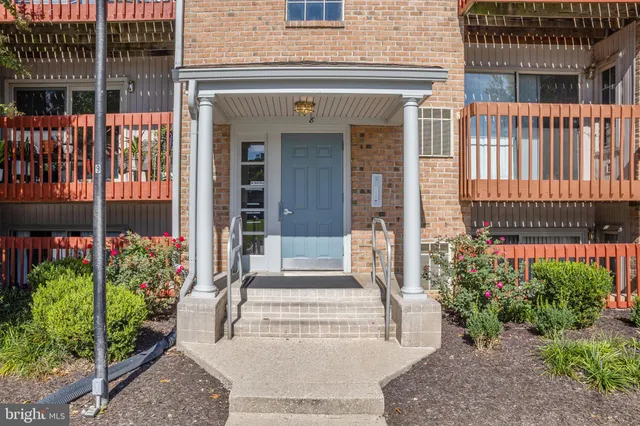 $137,500 | 8 Cloverwood Court, Unit 303, Essex, MD 21221