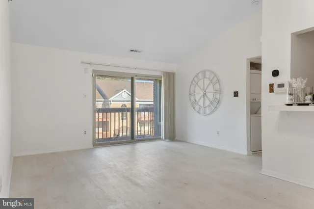 $137,500 | 8 Cloverwood Court, Unit 303, Essex, MD 21221