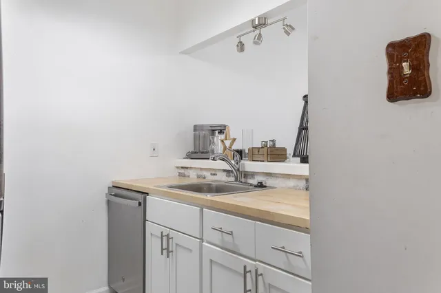 $137,500 | 8 Cloverwood Court, Unit 303, Essex, MD 21221